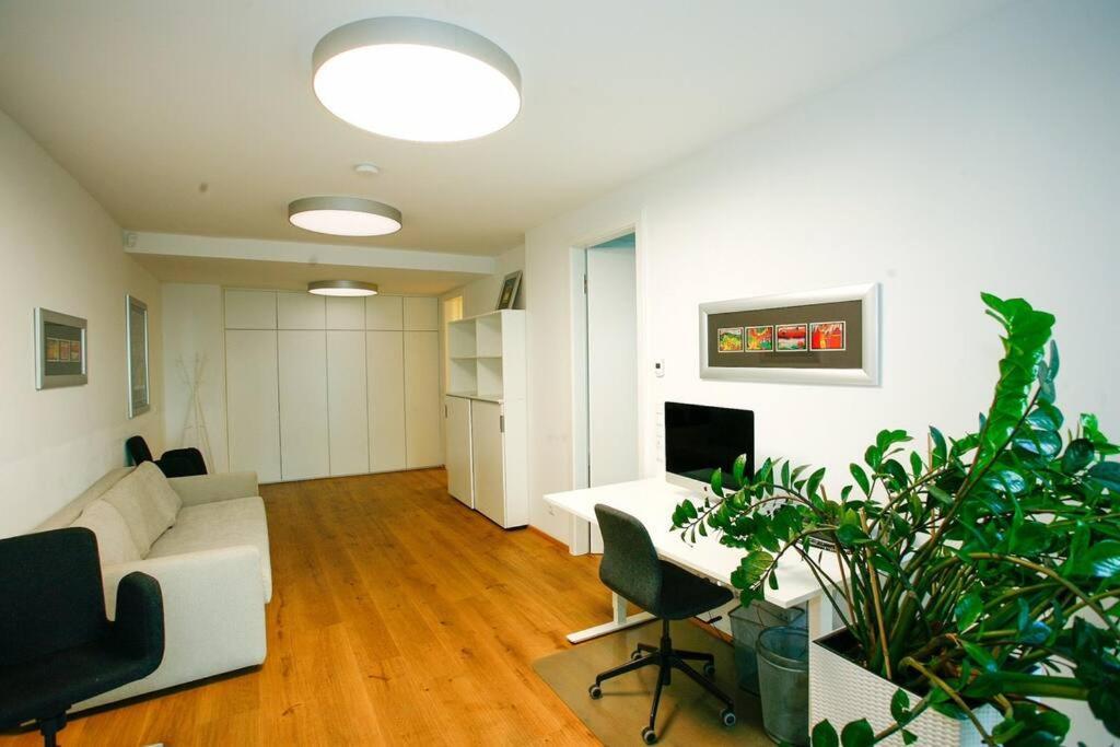 Top Central Apartment On Karlsplatz Vienna Exterior photo